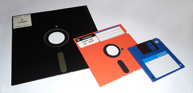 1280px-Floppy_disk_2009_G1