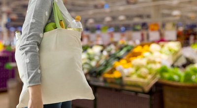 Consumerism,,Eating,And,Eco,Friendly,Concept,-,Woman,With,White