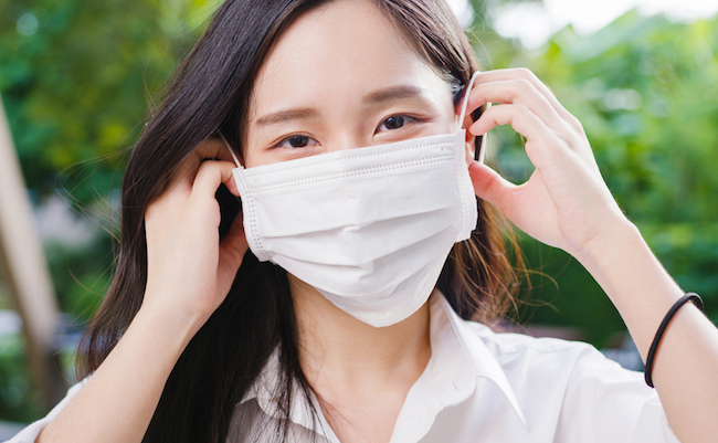 Young,Asia,Businesswoman,Wear,Protective,Face,Mask,Looking,At,Camera