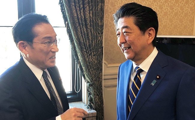 「安倍政権よりも右」ハト派だった岸田首相が過激な“タカ”に変貌せざるを得ないワケ