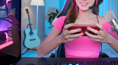 Asian,Pro,Cybersport,Gamer,Girl,Has,A,Live,Stream,And