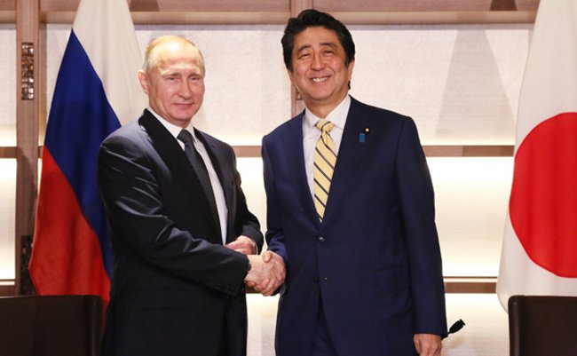 岸田政権が打ち切れぬ、安倍氏がプーチンに媚びを売って行なった“事業” 岸田政権が打ち切れぬ、安倍氏がプーチンに媚びを売って行なった“事業”