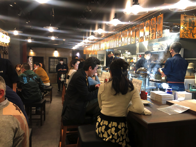 「日本再生酒場 桐生編」はシャッター街にあっても繁盛店となっていて、人口10万人の桐生市と似た地方都市での展開を想定している（ホットランド提供）