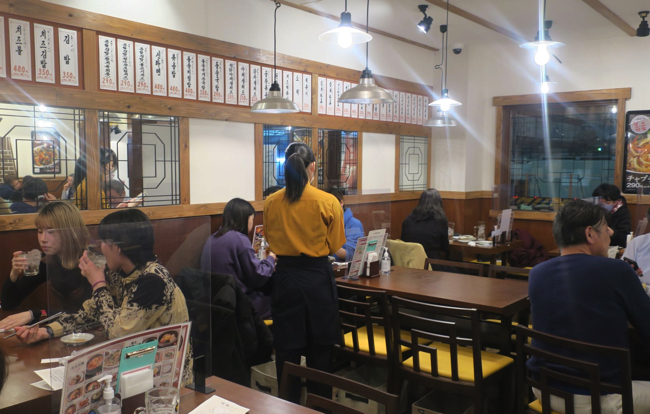 客層は現状、中高年男性よりも30代～40代に女性、20代カップルが多い（筆者撮影）