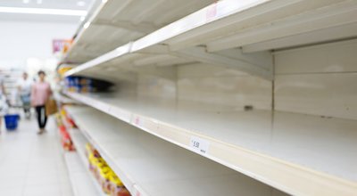 Soft,Focus,Image,Of,Empty,Shelves,In,A,Grocery,Store.