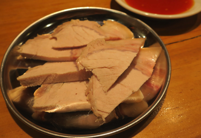 「むし豚」540円はサムギョプサルとは趣を異にした格別のおつまみ