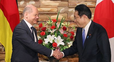 Fumio_Kishida_and_Olaf_Scholz_at_the_Prime_Minister's_Office_2022_(10)