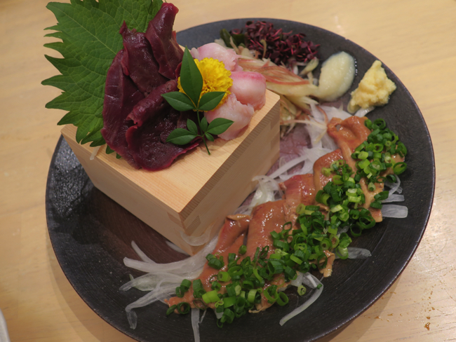 「対馬まぐろ希少部位3種盛り」880円