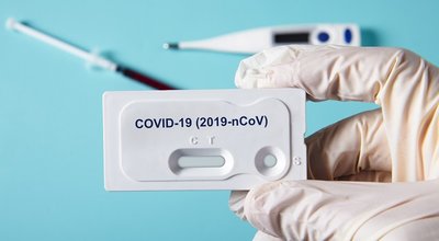 Doctor,Holding,A,Test,Kit,For,Viral,Disease,Covid-19,2019-ncov.