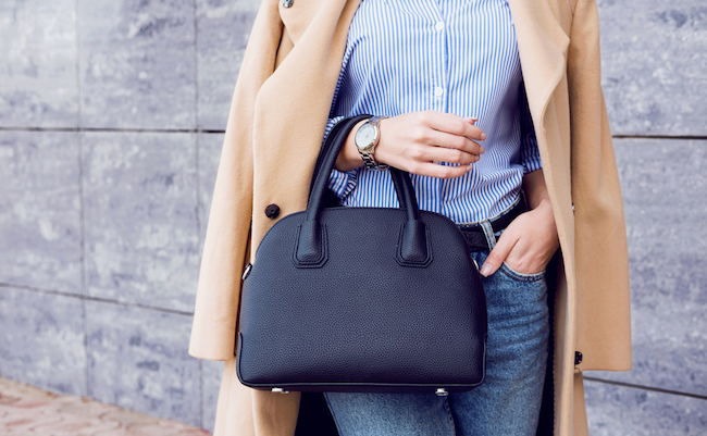 Autumn,Trendy,Outfit,Woman,In,Stylish,Beige,Coat,And,Jeans