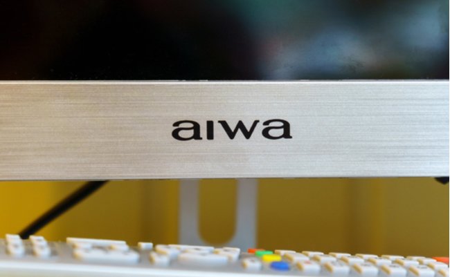 懐かしの「aiwa」ブランドがスマホで復活。メーカーの思惑は「40代からの反応」？