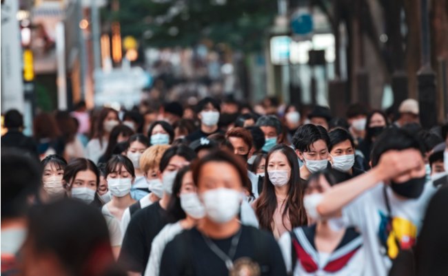 マスク過信で密集の愚。日本がこの夏世界一のコロナ流行地になったワケ