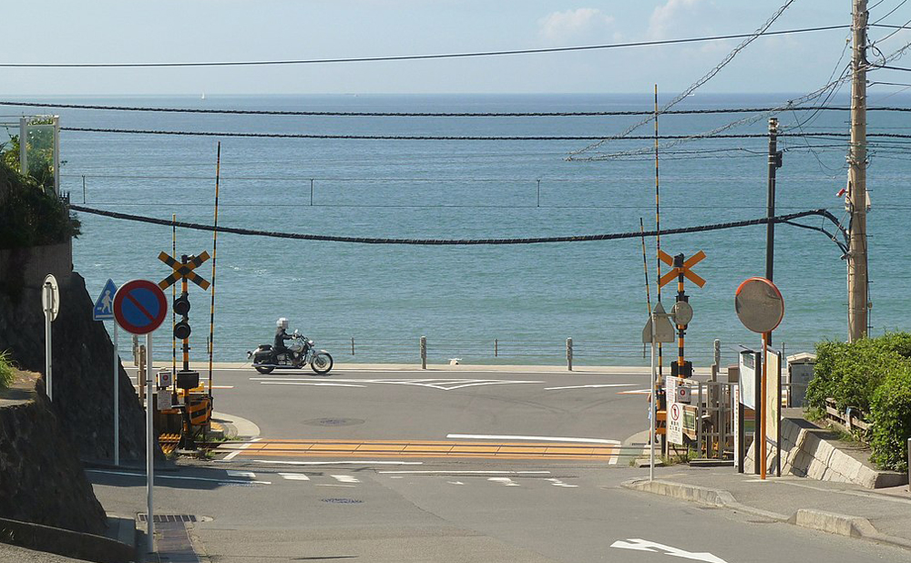 Kamakura_koukou_mae_Fumikiri_-_02