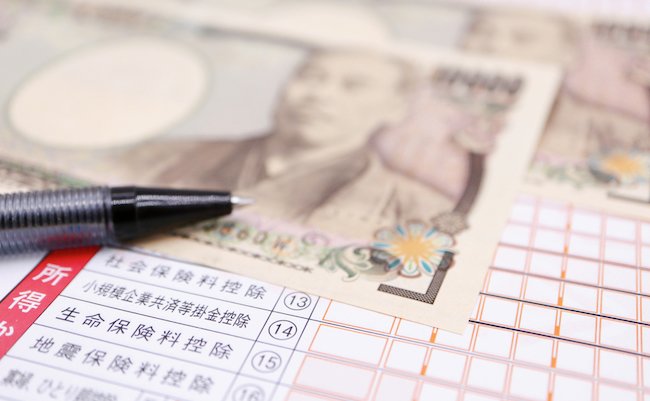 Tax return form. Translation: deductions for income, social insurance premiums, small business mutual aid premiums, life insurance premiums, and earthquake insurance, Widow, single parent deduction.