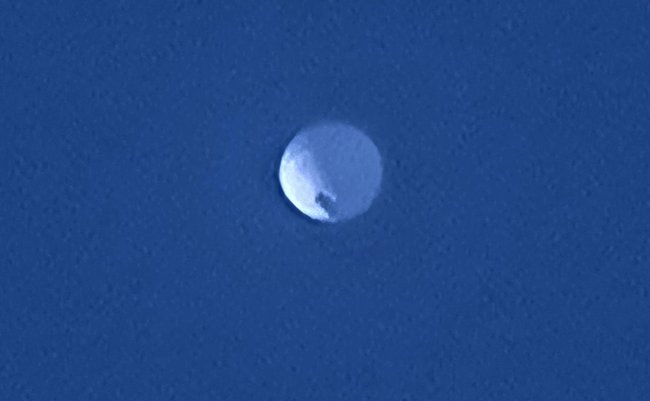 謎の「白い飛行物体」がアメリカ上空に出現、米国防総省が対応を開始。宮城上空のアレにそっくり？