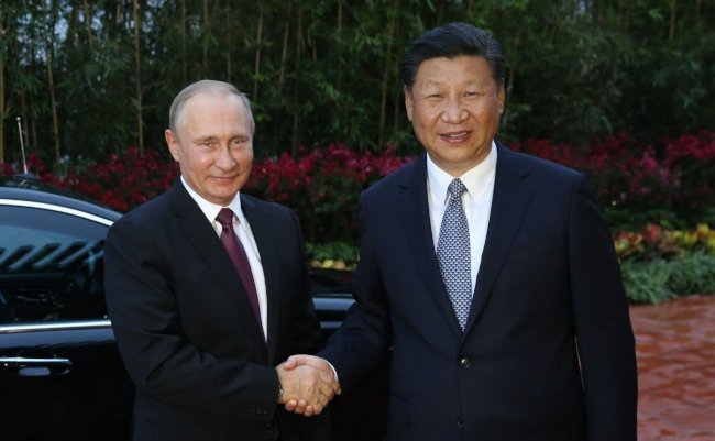 Russian,President,Vladimir,Putin,(l),Shakes,Hands,With,Chinese,President