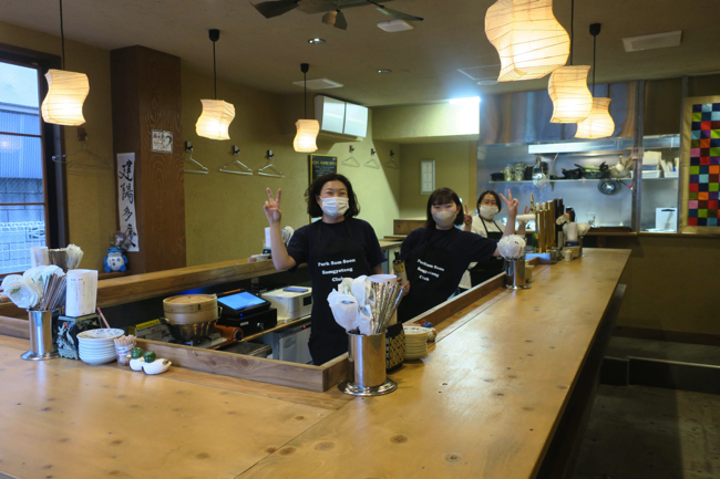 SOME GET TOWNが昨年11月東京・学芸大学にオープンした「韓国スタンド＠」。韓国料理の立ち飲みで客単価3,300円程度