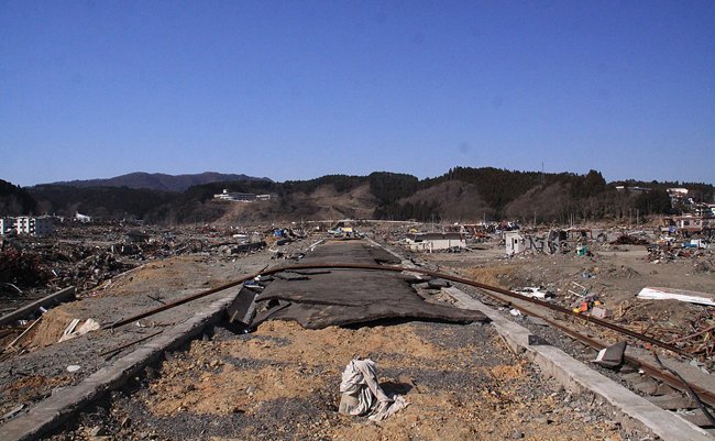 Shizugawa_Station_platform_after_Tsunami