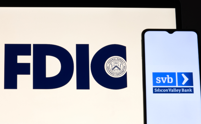 Smartphone,With,Svb,(silicone,Valley,Bank),Logo,,On,Background,Of