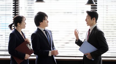 Asian,Business,Person,Arguing,In,The,Office
