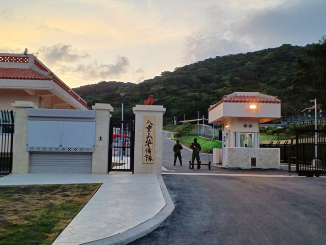 陸上自衛隊石垣駐屯地の正面ゲート 筆者撮影