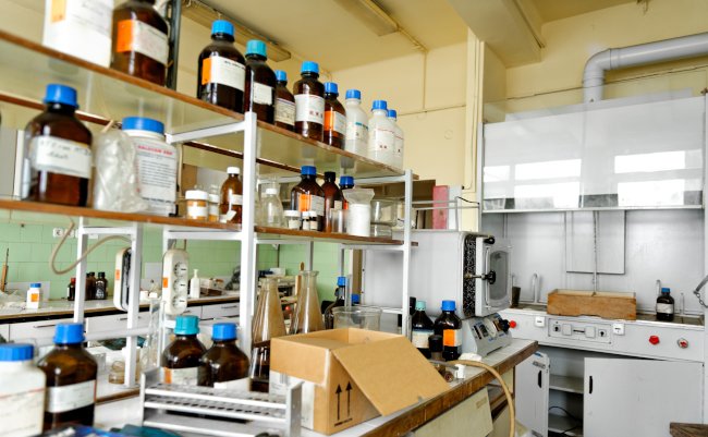 Photo,Of,An,Old,Laboratory,With,A,Lot,Of,Bottles