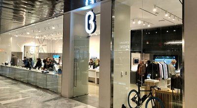 New York - December 31, 2019: Visitors to the b8ta store in the Hudson Yards Mall in New York. b8ta is a San Francisco based company operating several retail stores which serve as presentation centers