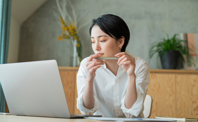 Young,Women,Working,At,Home