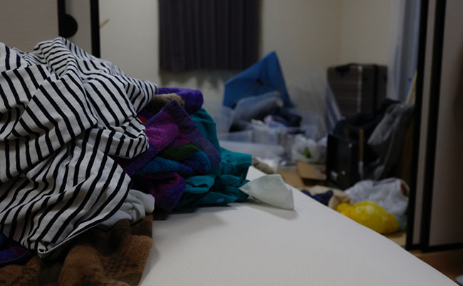 A,Dirty,Room,With,A,Lot,Of,Clothes,And,Unused