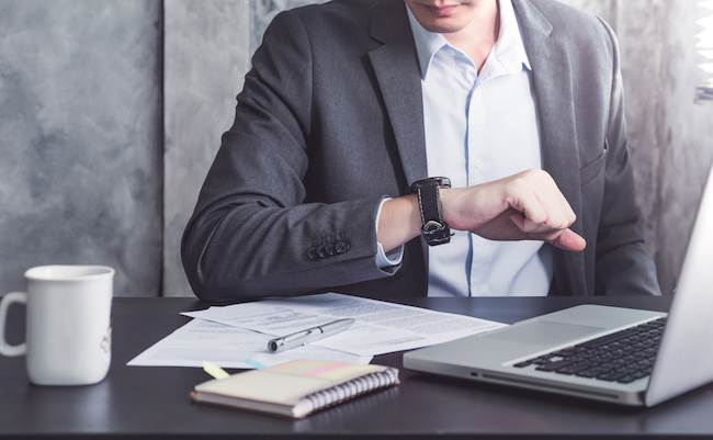 Close,Up,Of,Businessman,Working,On,The,Desk,And,Checking
