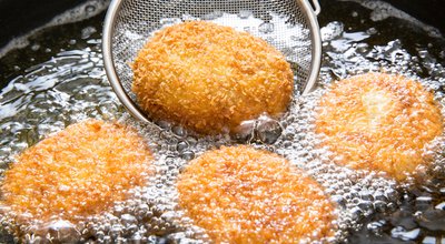Home cooking croquettes, cooking, frying