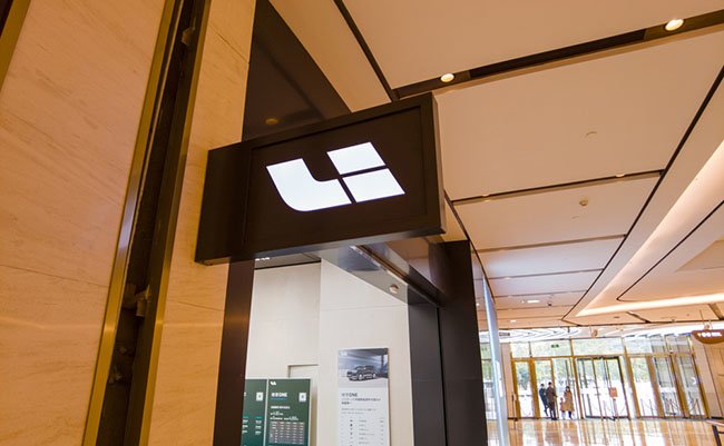 Shanghai, China - Nov 16, 2020: Li Auto logo and store in downtown Lujiazui. Li Auto Also known as Li Xiang, is a Chinese electric vehicle manufacturer. Business and finance concept photo.