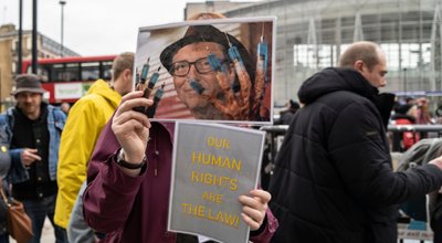 Woman,Holds,Bill,Gates,Pictures,During,An,Anti,Lockdown,Protest