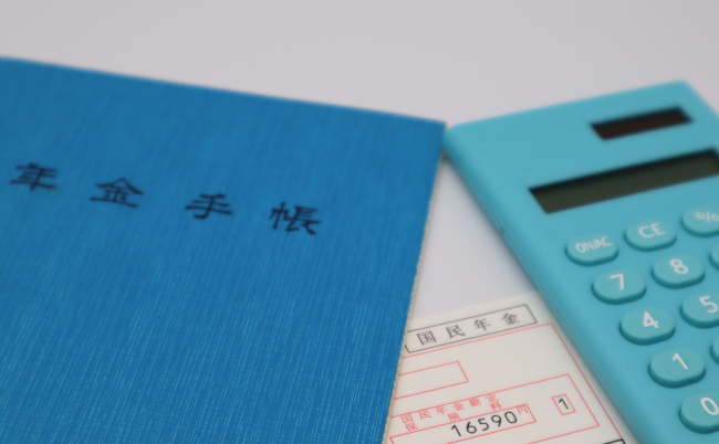 Pension,Notebook,,Payment,Slip,And,Calculator.,Translation:pension,Notebook,,National,Pension,