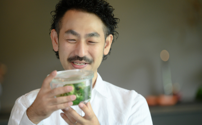 Low,Carbohydrate,Diet,Man,With,Broccoli