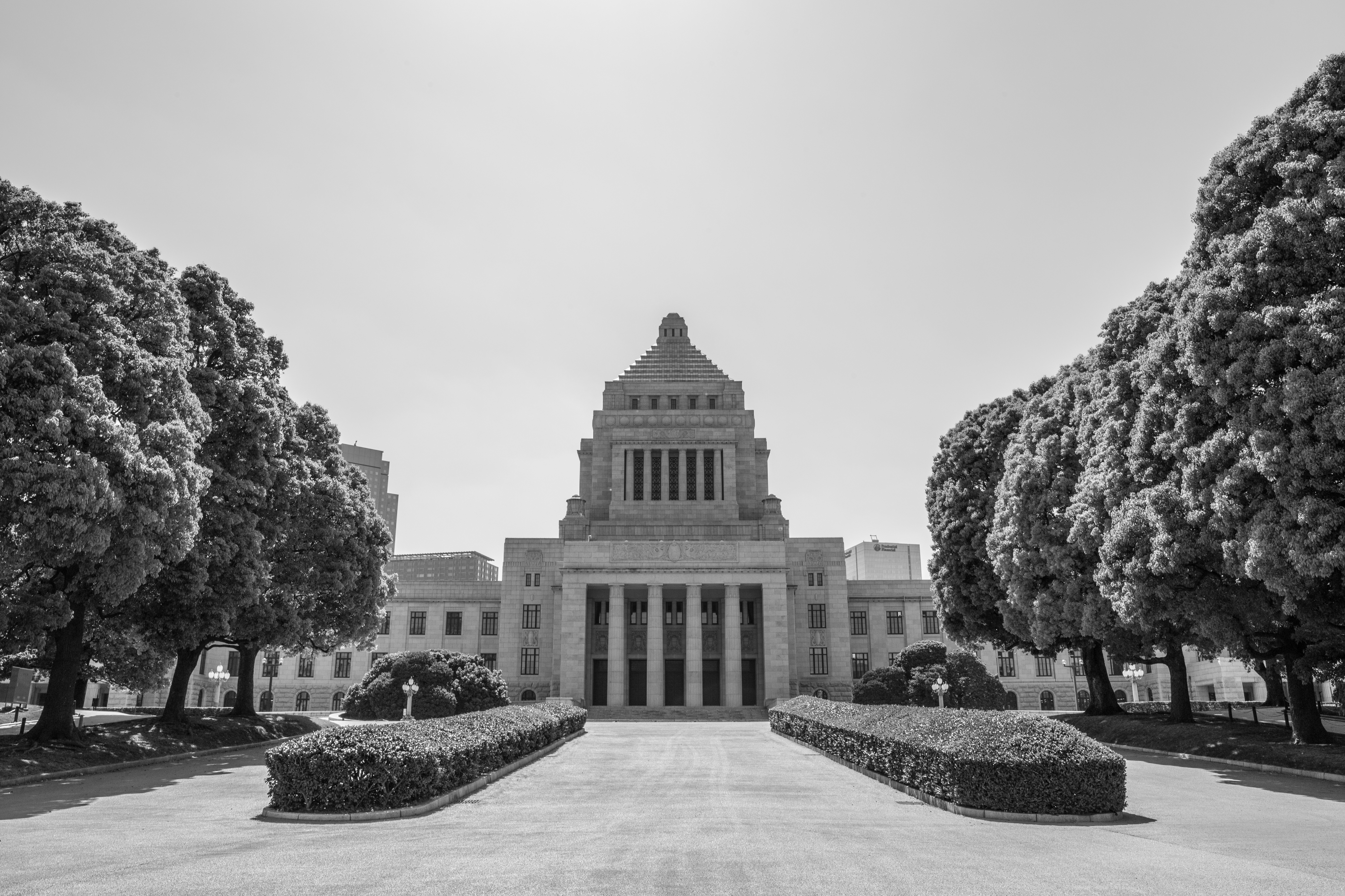 A,Monochrome,Image,Of,The,Distinctive,Granite,Stone,Tower,With