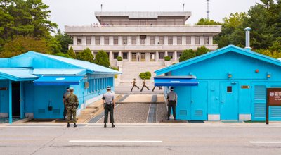 Panmunjom/south,Korea,-,September,25,,2014:,The,Iconic,Blue,Huts
