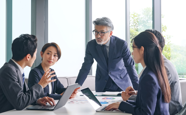 Group,Of,Various,Generation,Businessperson,Meeting,In,The,Office.,Management