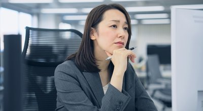 Asian,Woman,Worrying,In,Office.