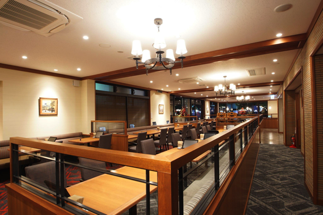 4月にオープンした「ロイヤルホスト光が丘IMA店」は107坪で102席というゆったりとした構成