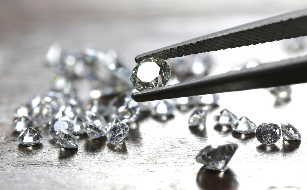 Brilliant,Cut,Diamond,Held,By,Tweezers