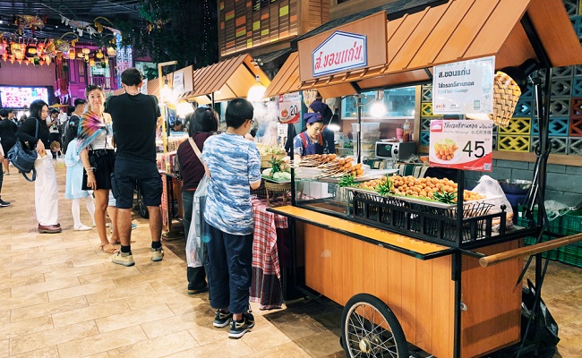 Bangkok,thailand-november,2019-people,And,Tourist,Walking,,Buying,And,Shopping,At,Icon