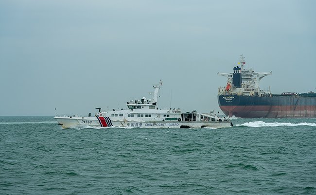 南シナ海でフィリピン輸送船に放水した中国がすぐ「矛を収めた」ワケ