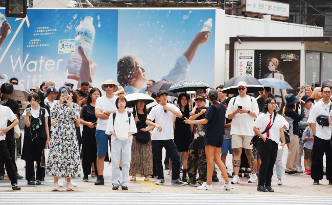 Tokyo,,Japan,-,August,11,,2023:,People,Waiting,To,Cross