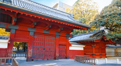 Tokyo,,Japan,-,November,28,2015:,Akamon,(red,Gate),At
