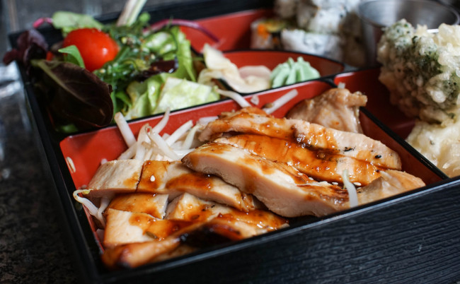 Selective,Focus,Of,Teriyaki,Glazed,Chicken,In,A,Bento,Box