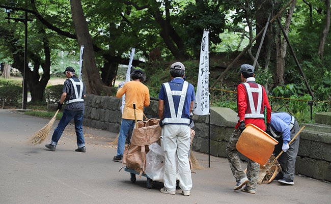 Tokyo,,Japan-july24,2018:,A,Group,Of,Volunteer,Workers,Cleaning,The,Road