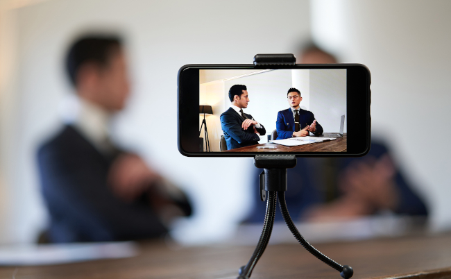 Business,Talk,A,Businessman,Shooting,A,Video