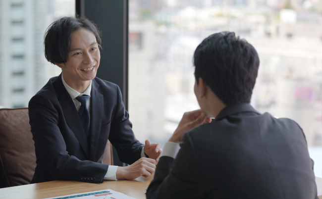Asian,Businessmen,Meeting,In,The,Office