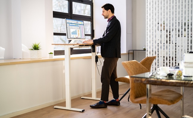 Adjustable,Height,Desk,Stand,In,Office,Using,Computer
